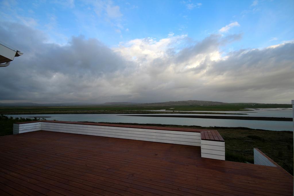 Luxury Villa With River View Laugaras Exterior photo