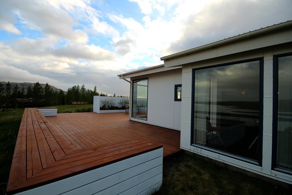 Luxury Villa With River View Laugaras Exterior photo