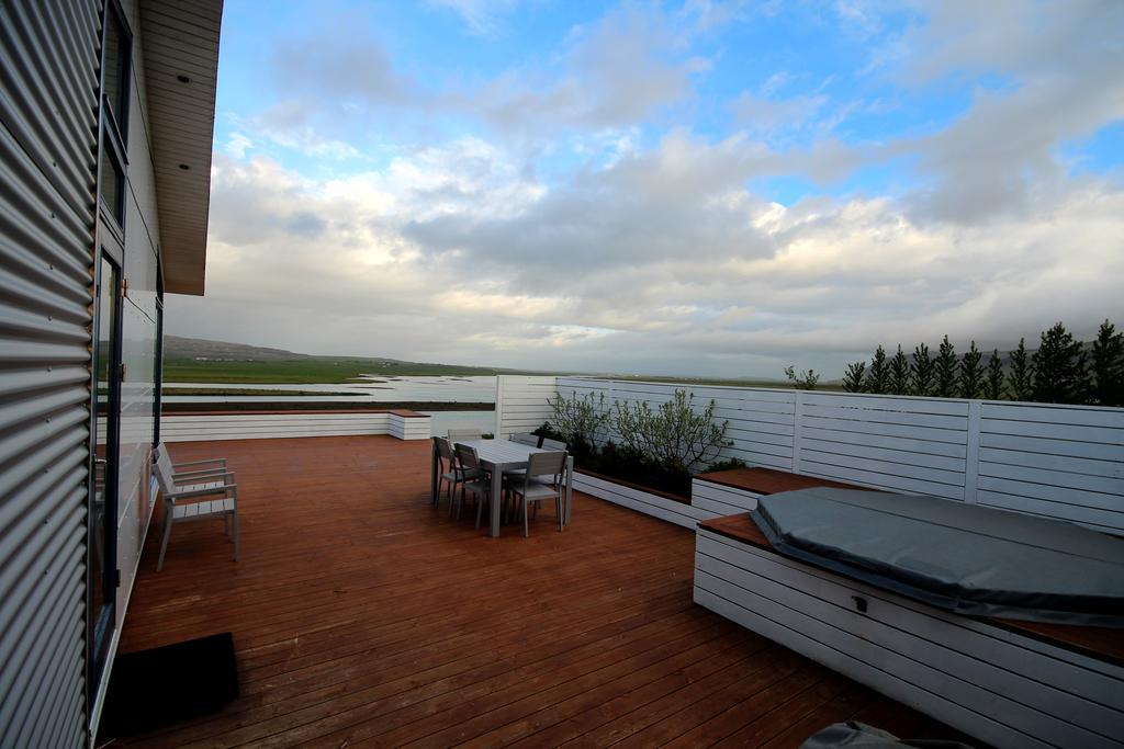 Luxury Villa With River View Laugaras Exterior photo